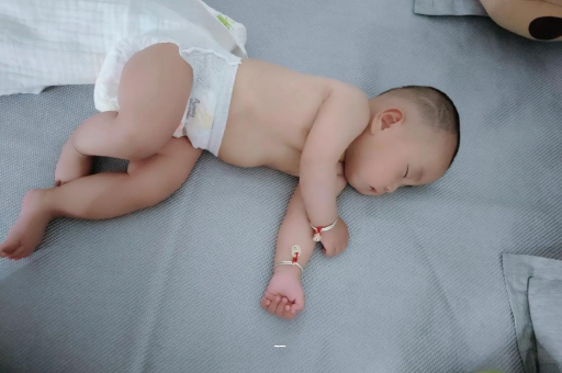 景德镇宝宝先长上牙还是下牙